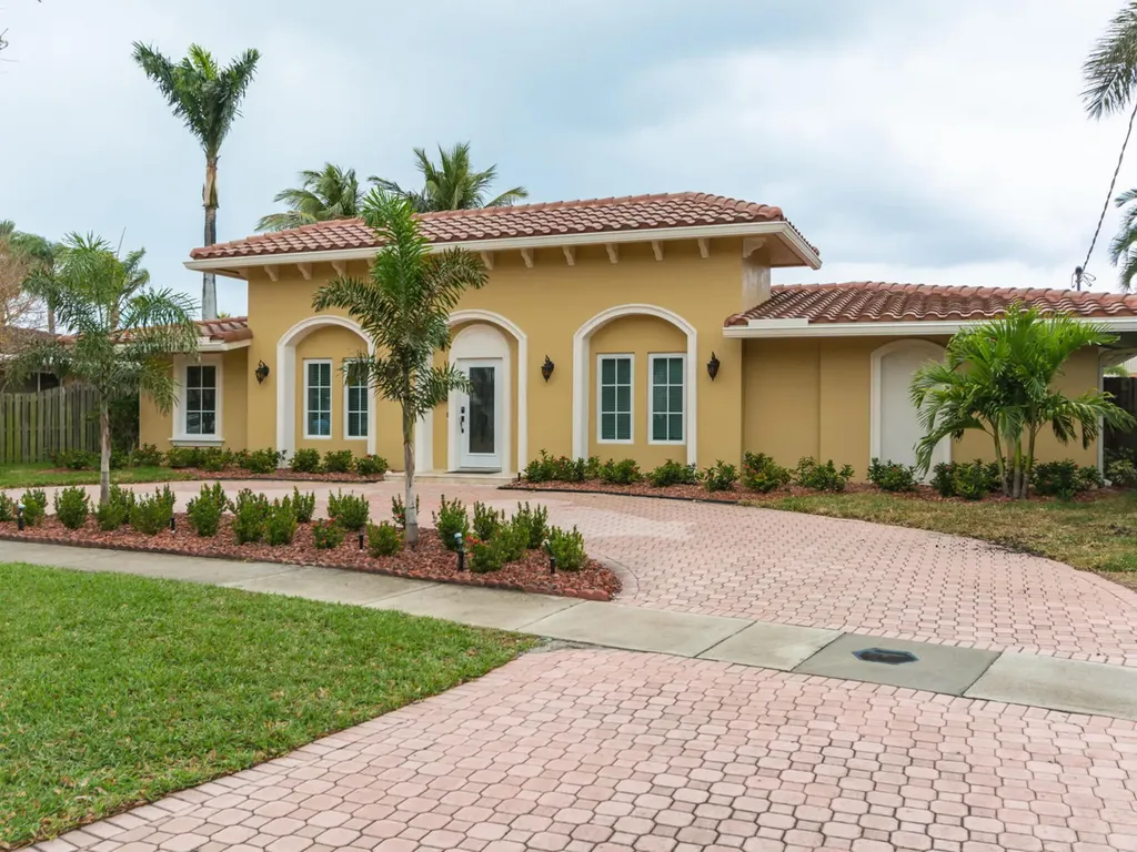 4930 NE 27th Avenue Lighthouse Point FL 33064