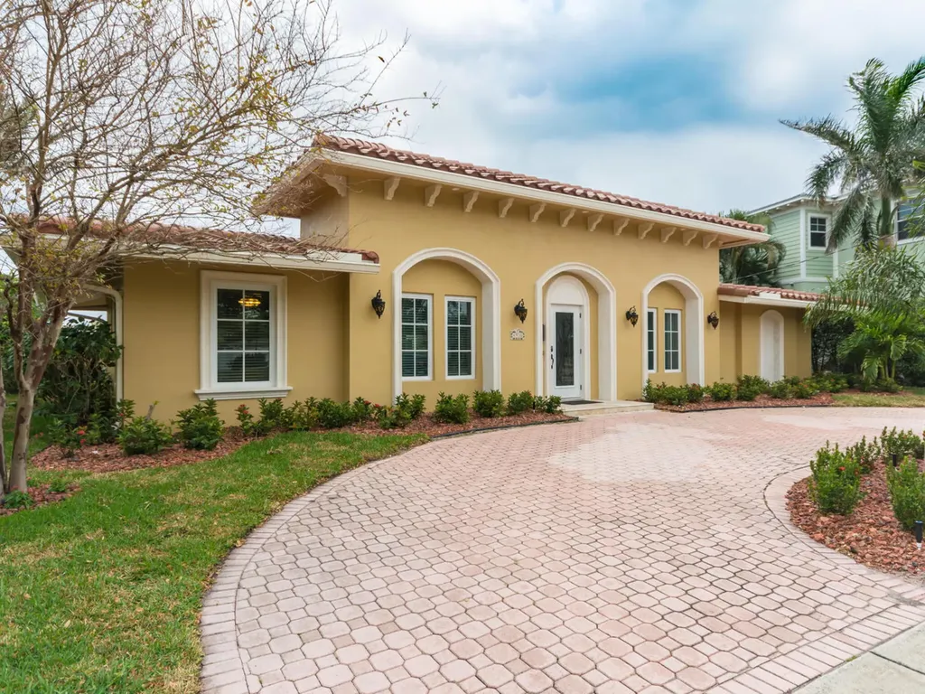4930 NE 27th Avenue Lighthouse Point FL 33064