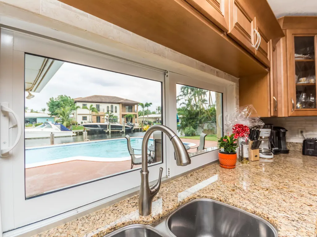 4930 NE 27th Avenue Lighthouse Point FL 33064