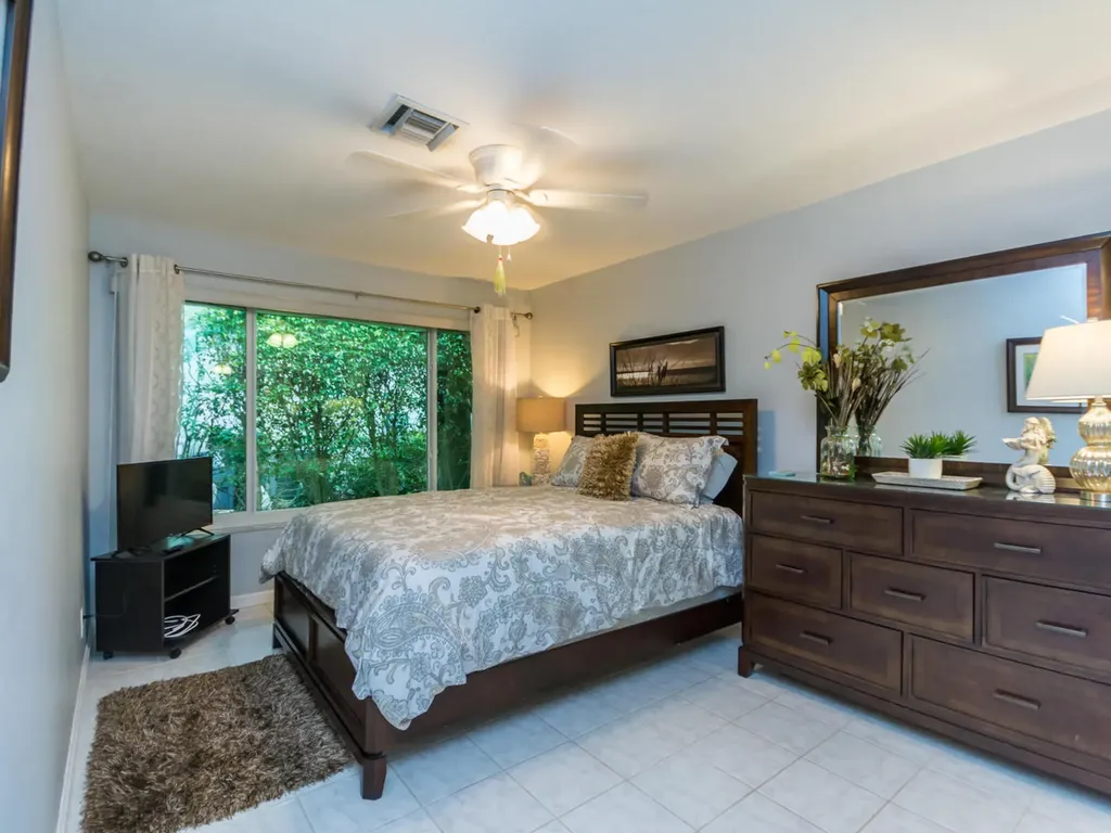 4930 NE 27th Avenue Lighthouse Point FL 33064