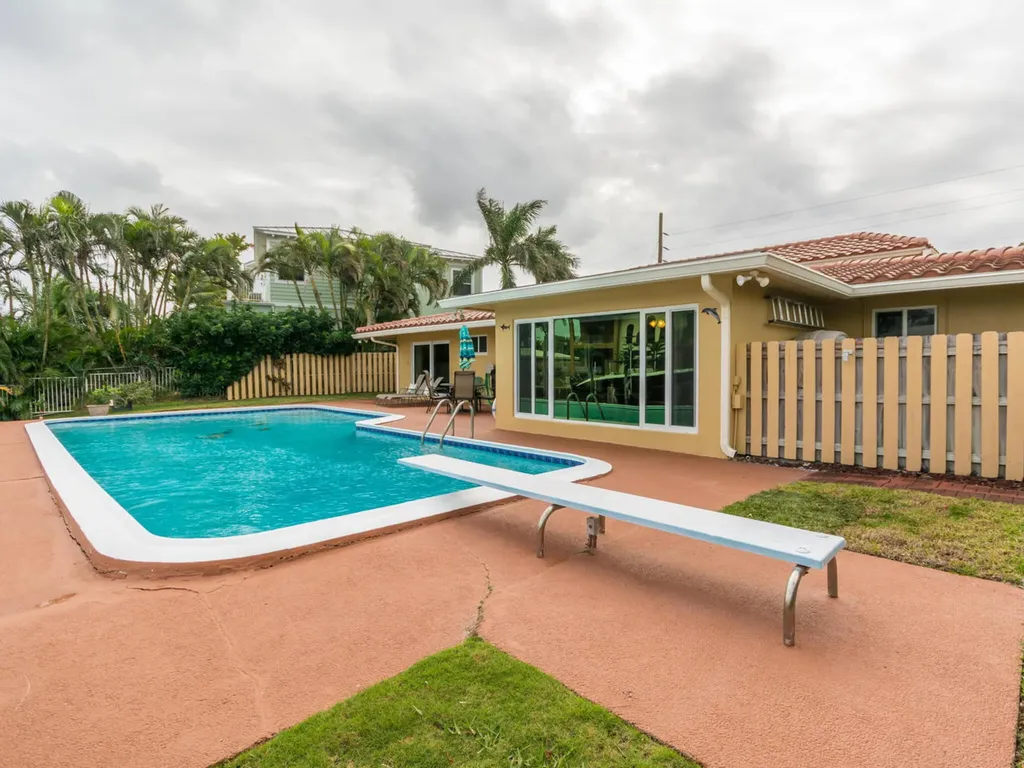 4930 NE 27th Avenue Lighthouse Point FL 33064