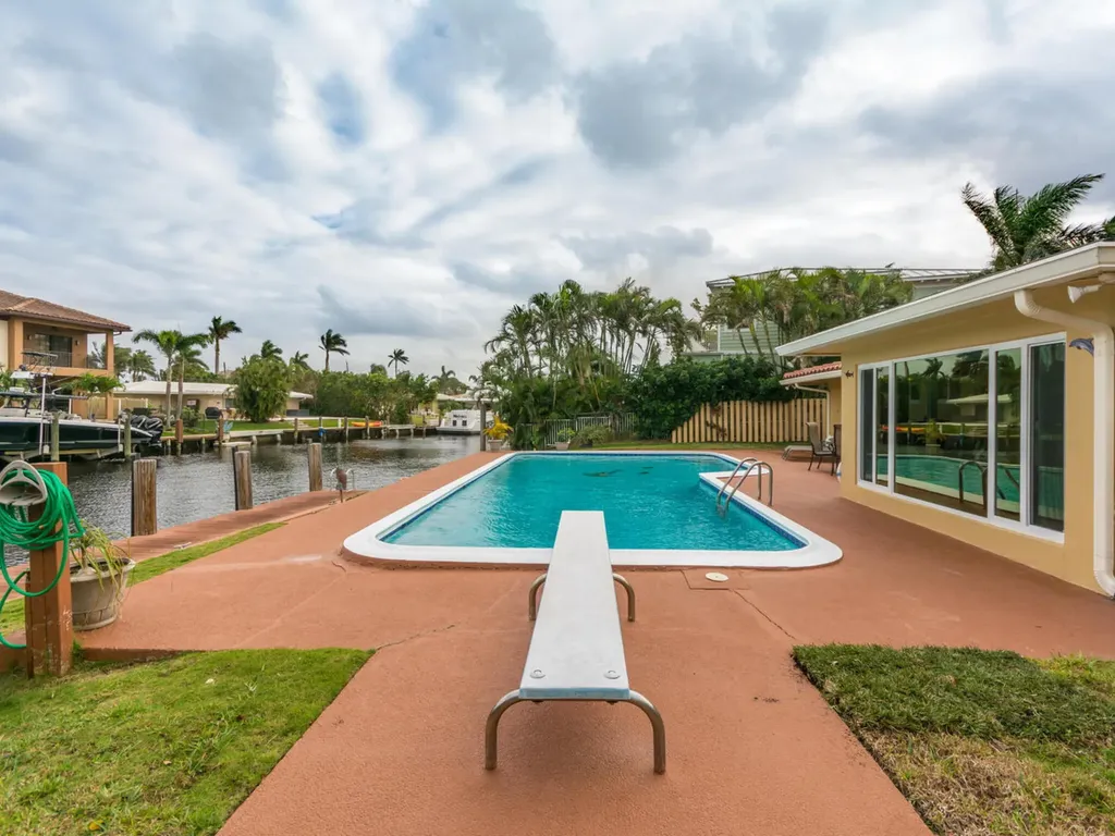 4930 NE 27th Avenue Lighthouse Point FL 33064