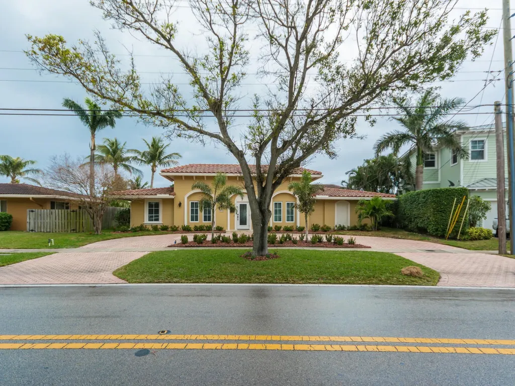 4930 NE 27th Avenue Lighthouse Point FL 33064