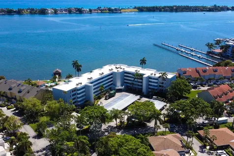 8200 Lakeshore Drive Hypoluxo FL 33462