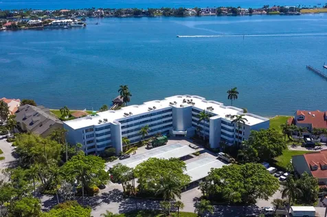 8200 Lakeshore Drive Hypoluxo FL 33462