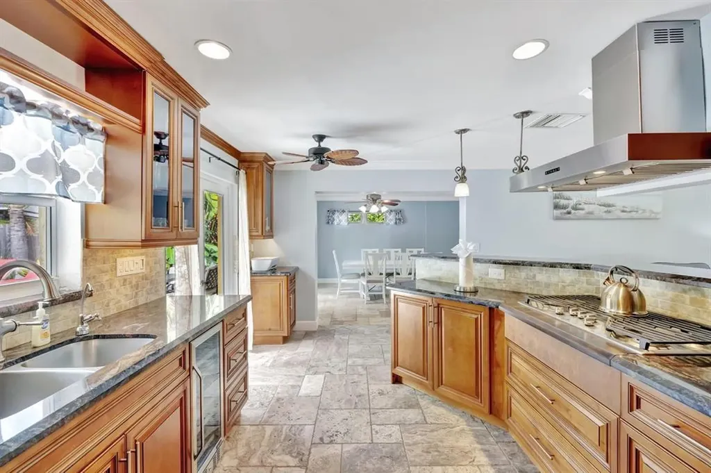 925 NE 25th Avenue Pompano Beach FL 33062