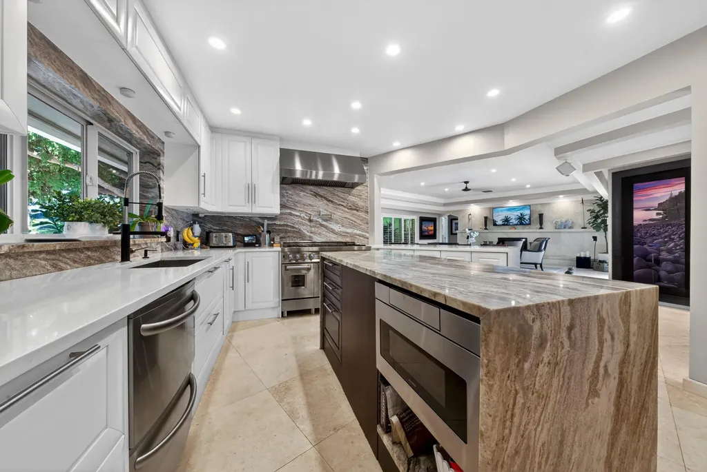 2460 Bayview Drive Fort Lauderdale FL 33305