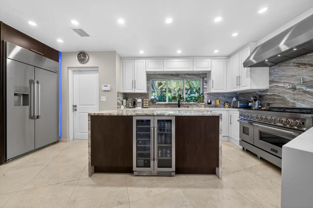 2460 Bayview Drive Fort Lauderdale FL 33305