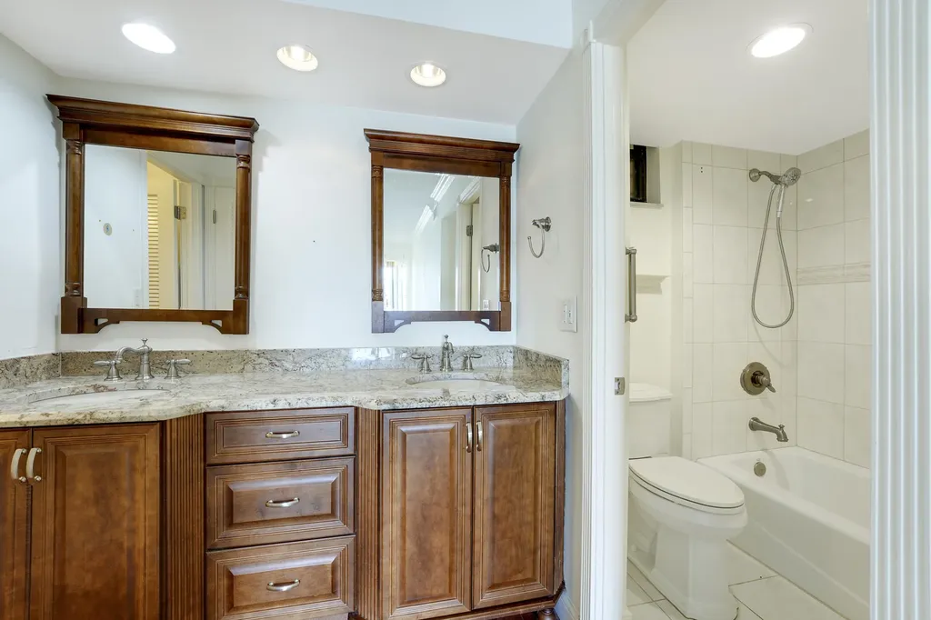5344 Woodland Lakes Drive Palm Beach Gardens FL 33418