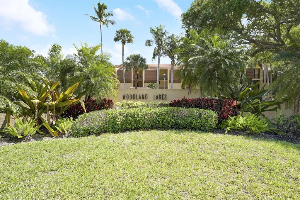 5344 Woodland Lakes Drive Palm Beach Gardens FL 33418