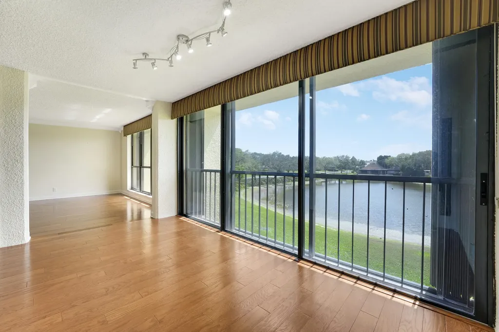 5344 Woodland Lakes Drive Palm Beach Gardens FL 33418