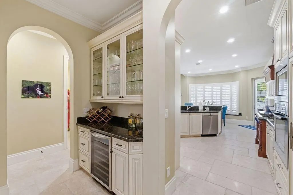2221 NE 48th Court Lighthouse Point FL 33064
