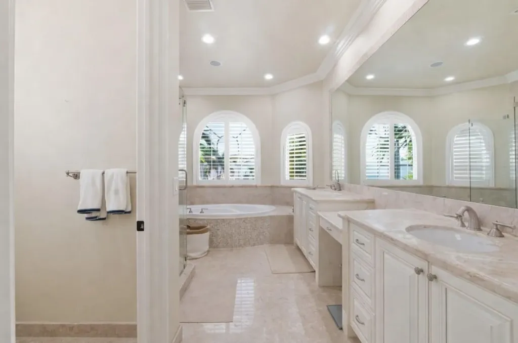 2221 NE 48th Court Lighthouse Point FL 33064