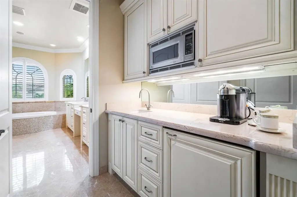 2221 NE 48th Court Lighthouse Point FL 33064