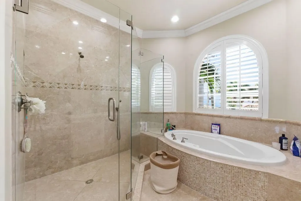 2221 NE 48th Court Lighthouse Point FL 33064