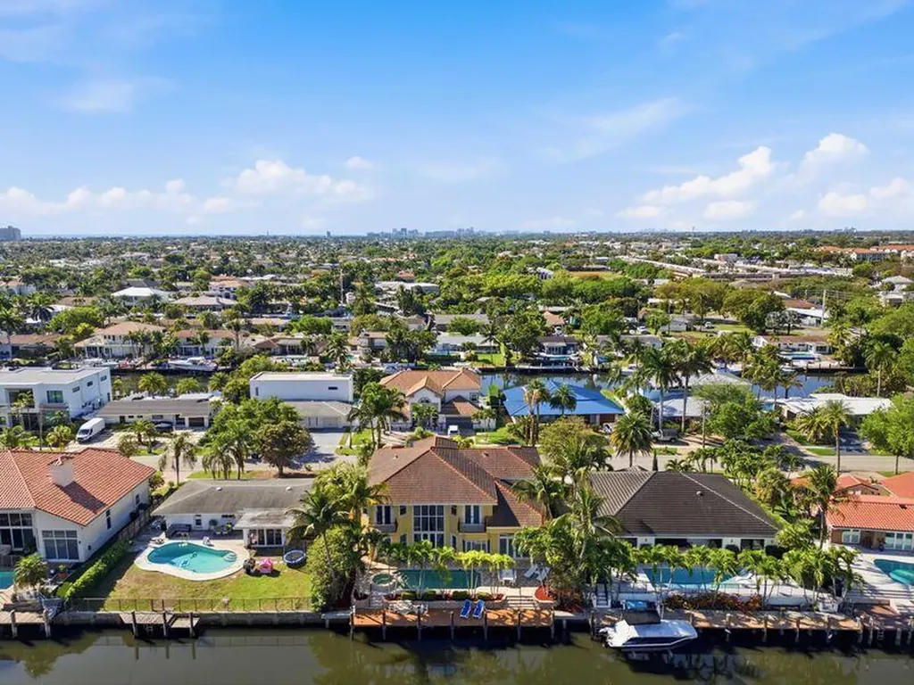 2221 NE 48th Court Lighthouse Point FL 33064
