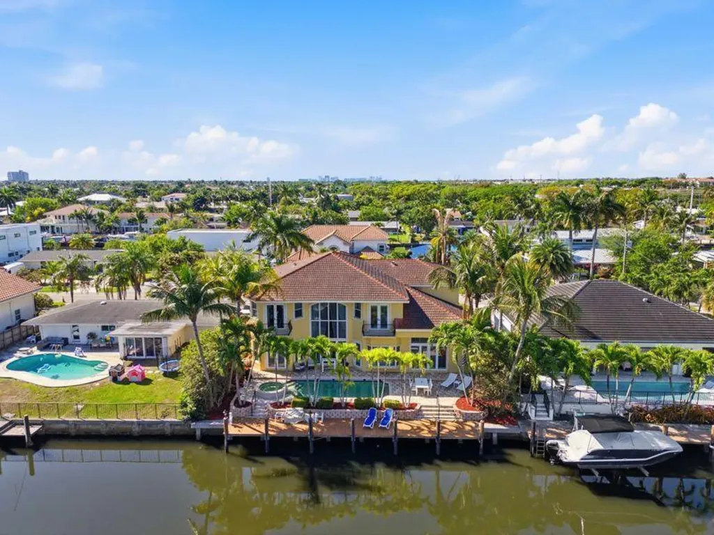 2221 NE 48th Court Lighthouse Point FL 33064