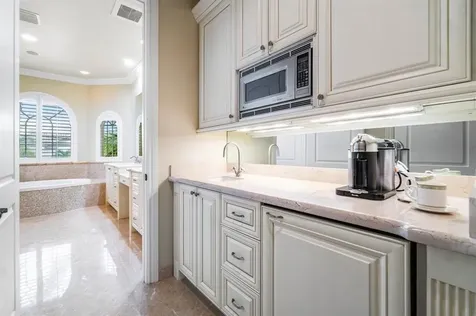 2221 NE 48th Court Lighthouse Point FL 33064