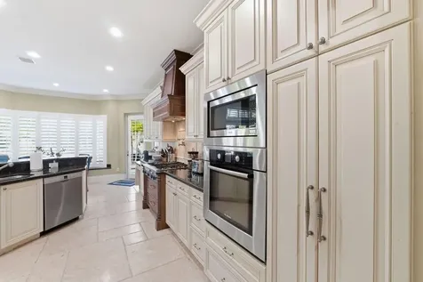 2221 NE 48th Court Lighthouse Point FL 33064