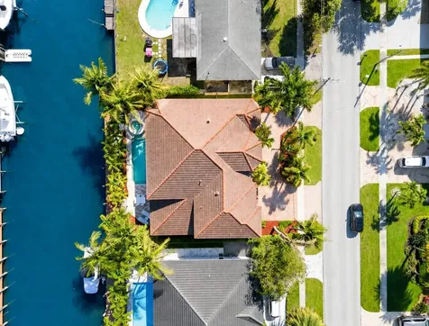 2221 NE 48th Court Lighthouse Point FL 33064