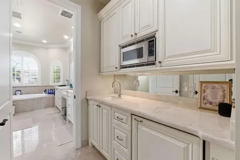 2221 NE 48th Court Lighthouse Point FL 33064
