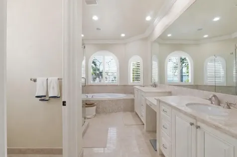 2221 NE 48th Court Lighthouse Point FL 33064