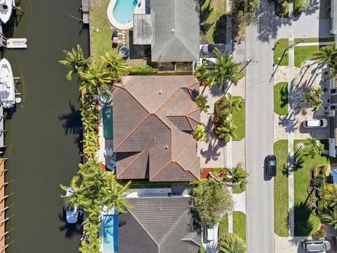 2221 NE 48th Court Lighthouse Point FL 33064