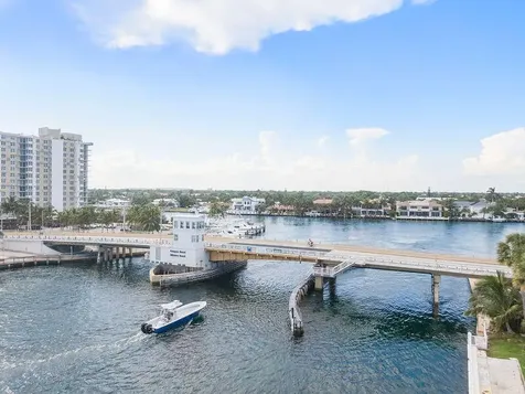 2221 NE 48th Court Lighthouse Point FL 33064