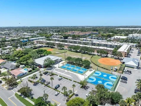 2221 NE 48th Court Lighthouse Point FL 33064