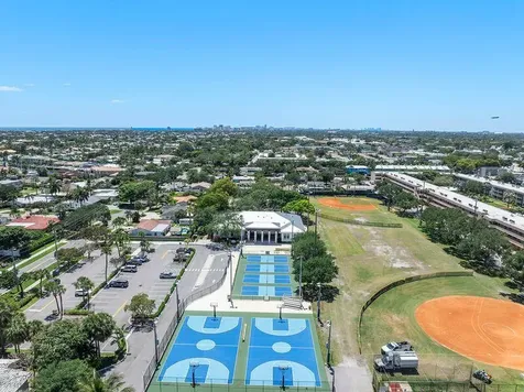 2221 NE 48th Court Lighthouse Point FL 33064