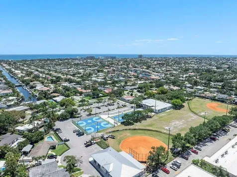 2221 NE 48th Court Lighthouse Point FL 33064