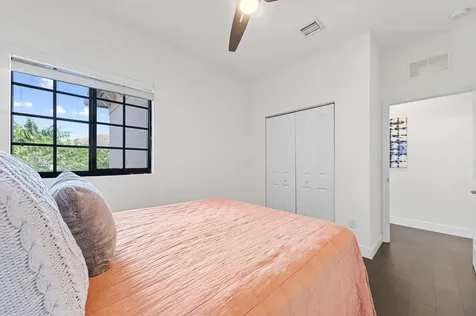 4222 N Dixie Highway Oakland Park FL 33334