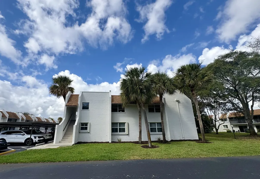2915 SW 22nd Avenue Delray Beach FL 33445