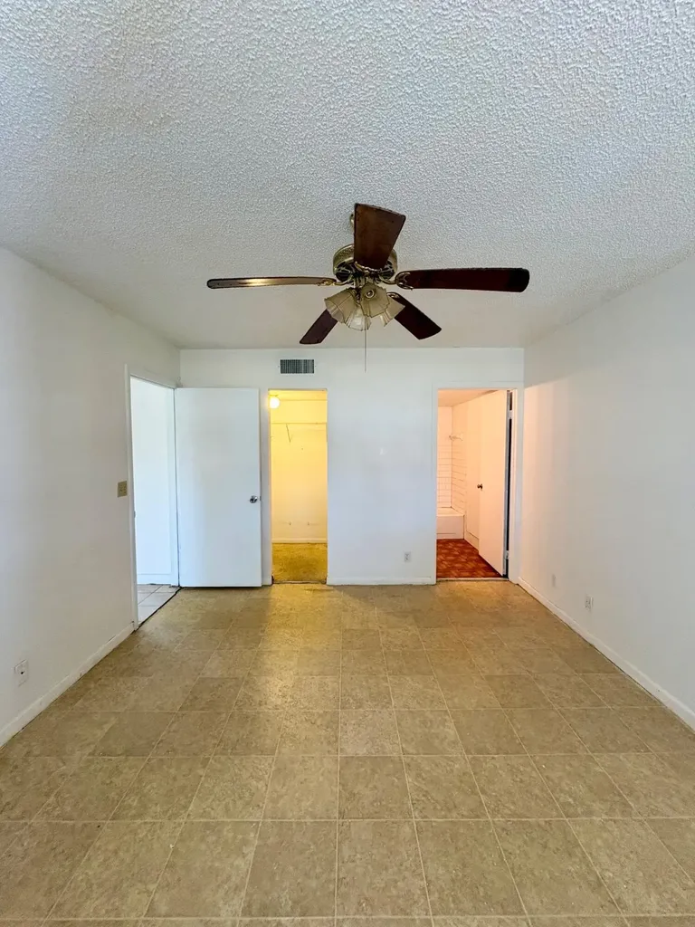 2915 SW 22nd Avenue Delray Beach FL 33445