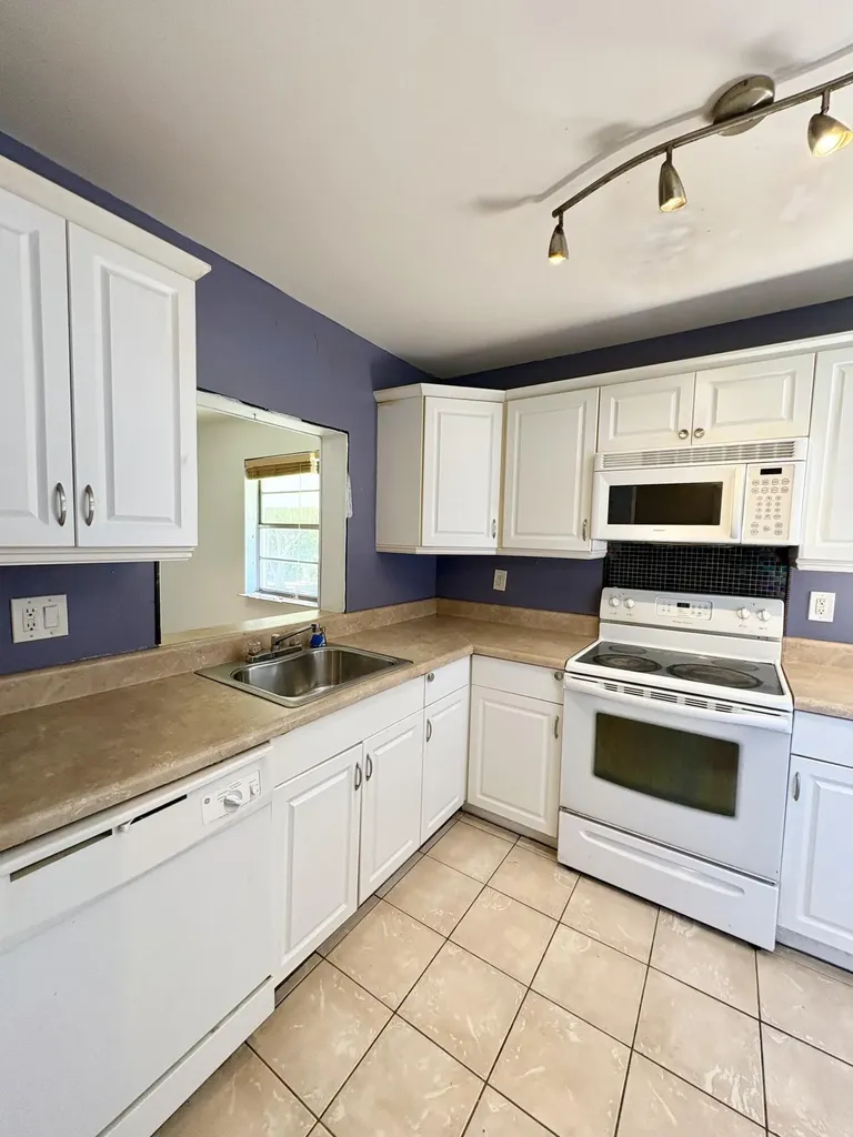 2915 SW 22nd Avenue Delray Beach FL 33445