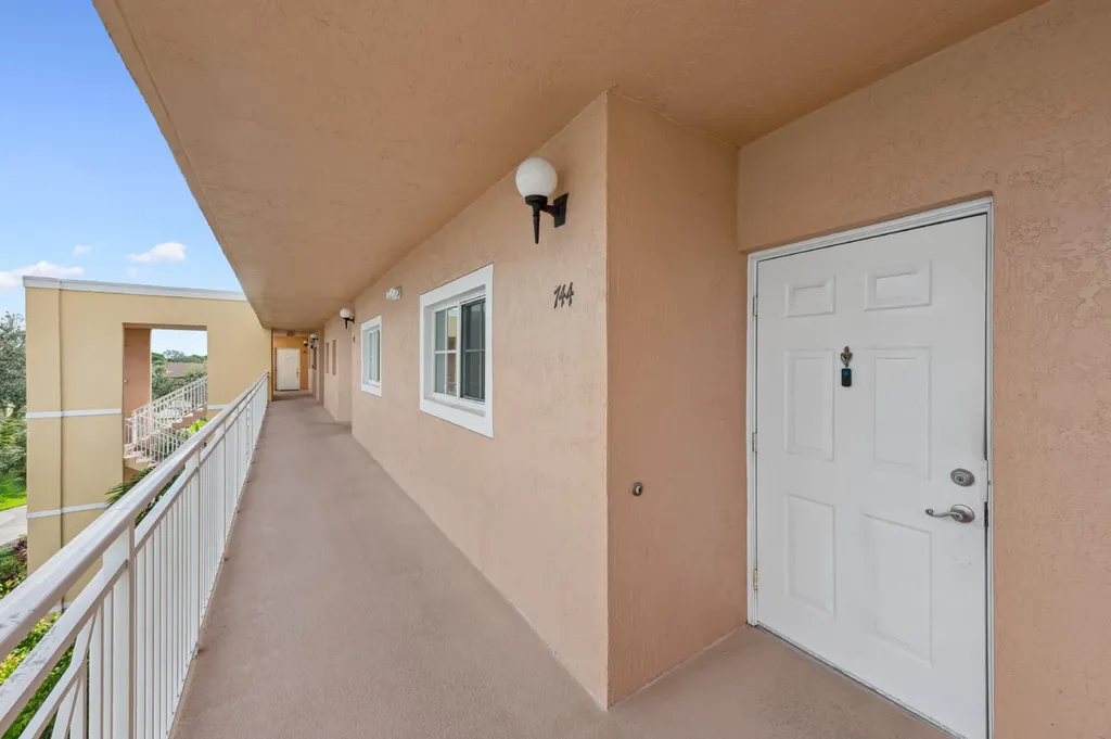 4721 E Lucerne Lakes Boulevard E Lake Worth FL 33467
