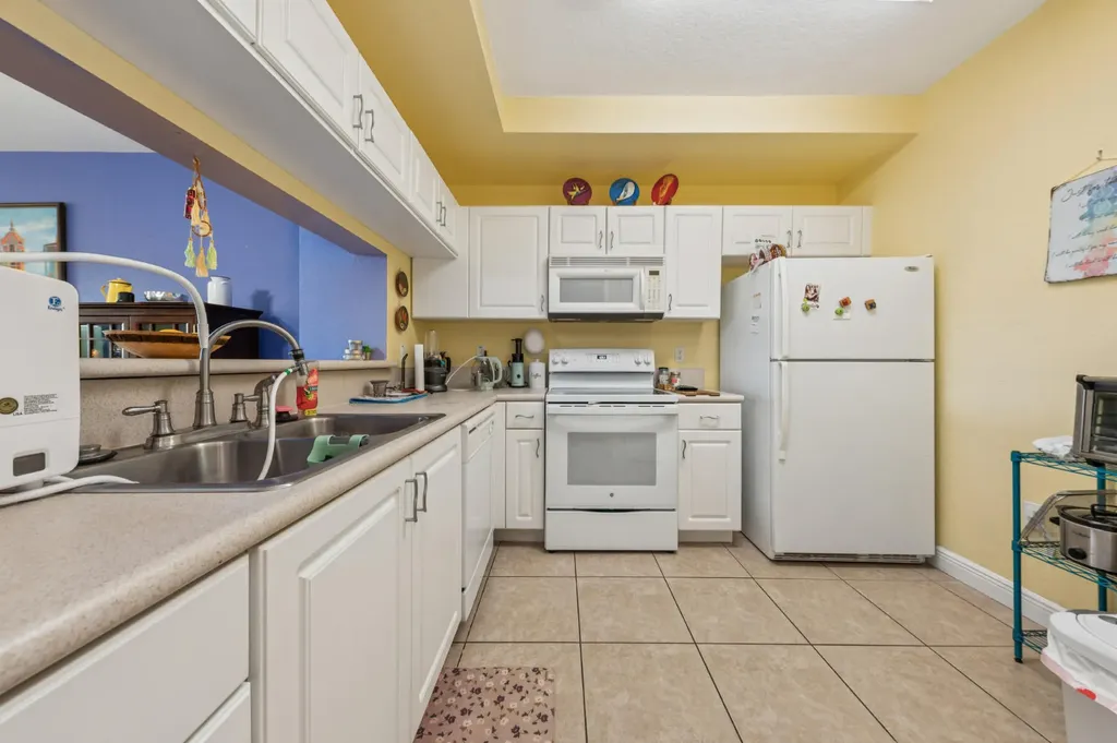 4721 E Lucerne Lakes Boulevard E Lake Worth FL 33467