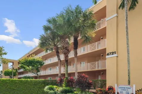 4721 E Lucerne Lakes Boulevard E Lake Worth FL 33467