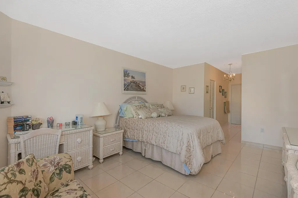 Hallandale Beach FL 33009