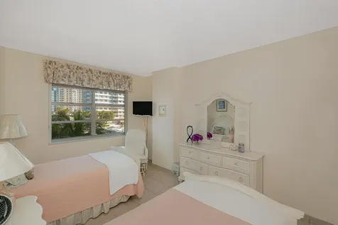 Hallandale Beach FL 33009