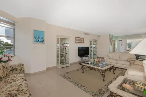 Hallandale Beach FL 33009