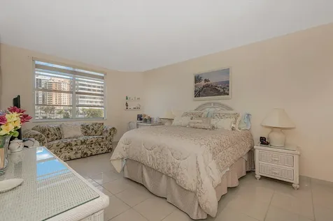 Hallandale Beach FL 33009
