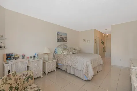 Hallandale Beach FL 33009