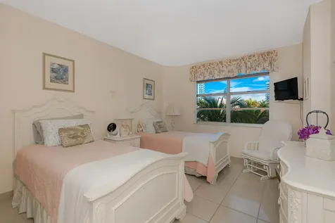 Hallandale Beach FL 33009