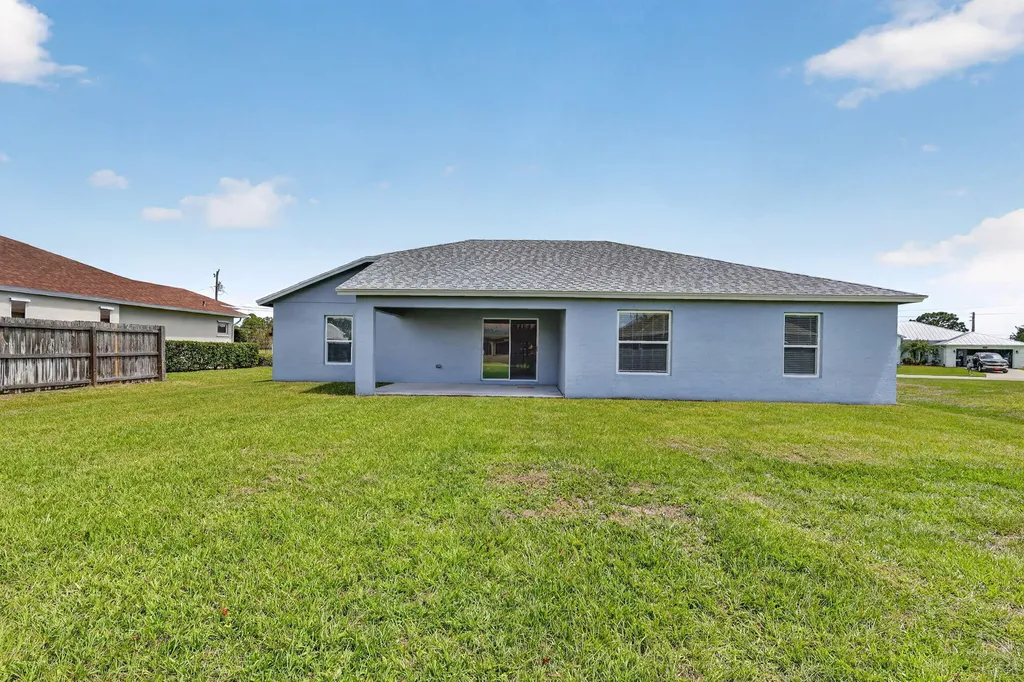 5737 NW Jigsaw Lane Port St Lucie FL 34986