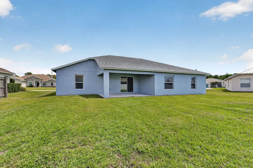 5737 NW Jigsaw Lane Port St Lucie FL 34986