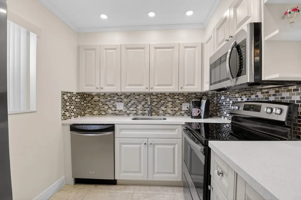 205 Flanders E Delray Beach FL 33484
