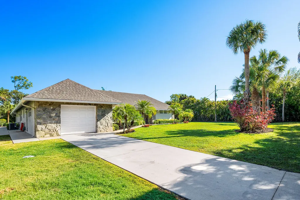 8811 Pinion Drive Wellington FL 33467