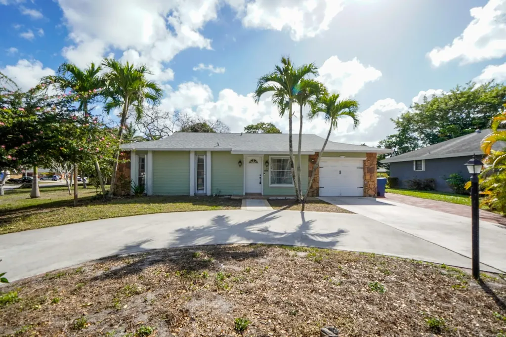 120 W Swan Parkway W Royal Palm Beach FL 33411