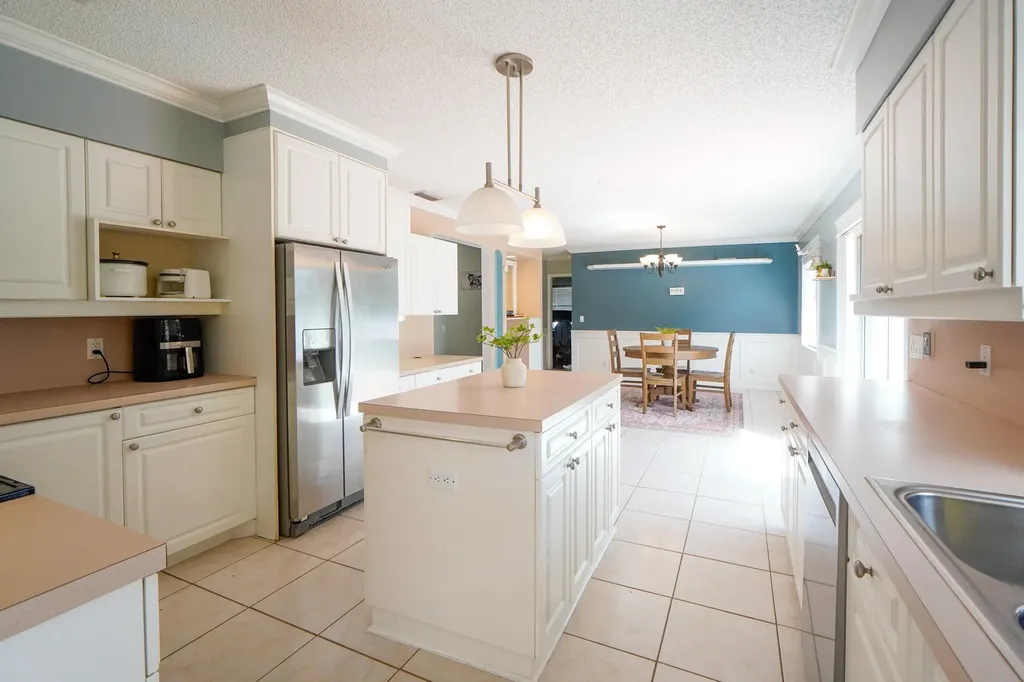 120 W Swan Parkway W Royal Palm Beach FL 33411